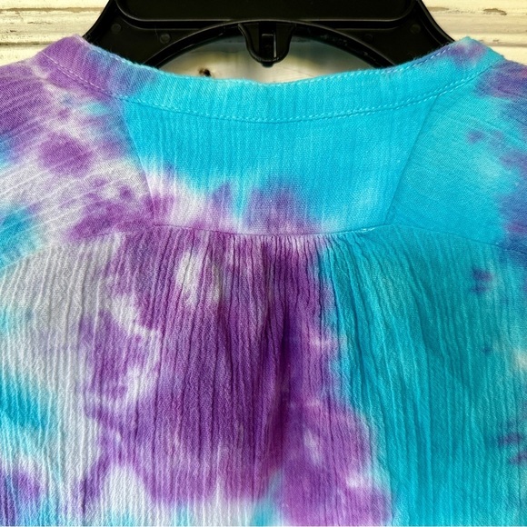 ACOLE’, NWOT, TIE-DYED HENLEY SHIRT. SPLIT SIDES WITH HI-LOW HEM. SIZE 0 - Picture 5 of 8
